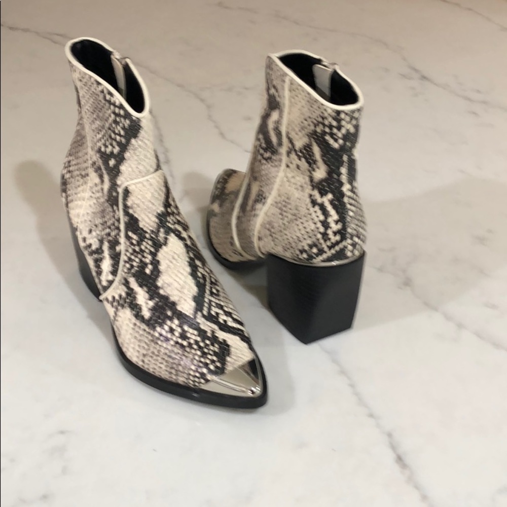 Steve Madden metal toe cap python print booties 6